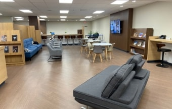 ホノルルラウンジ（ワイキキショッピングプラザ 2階）